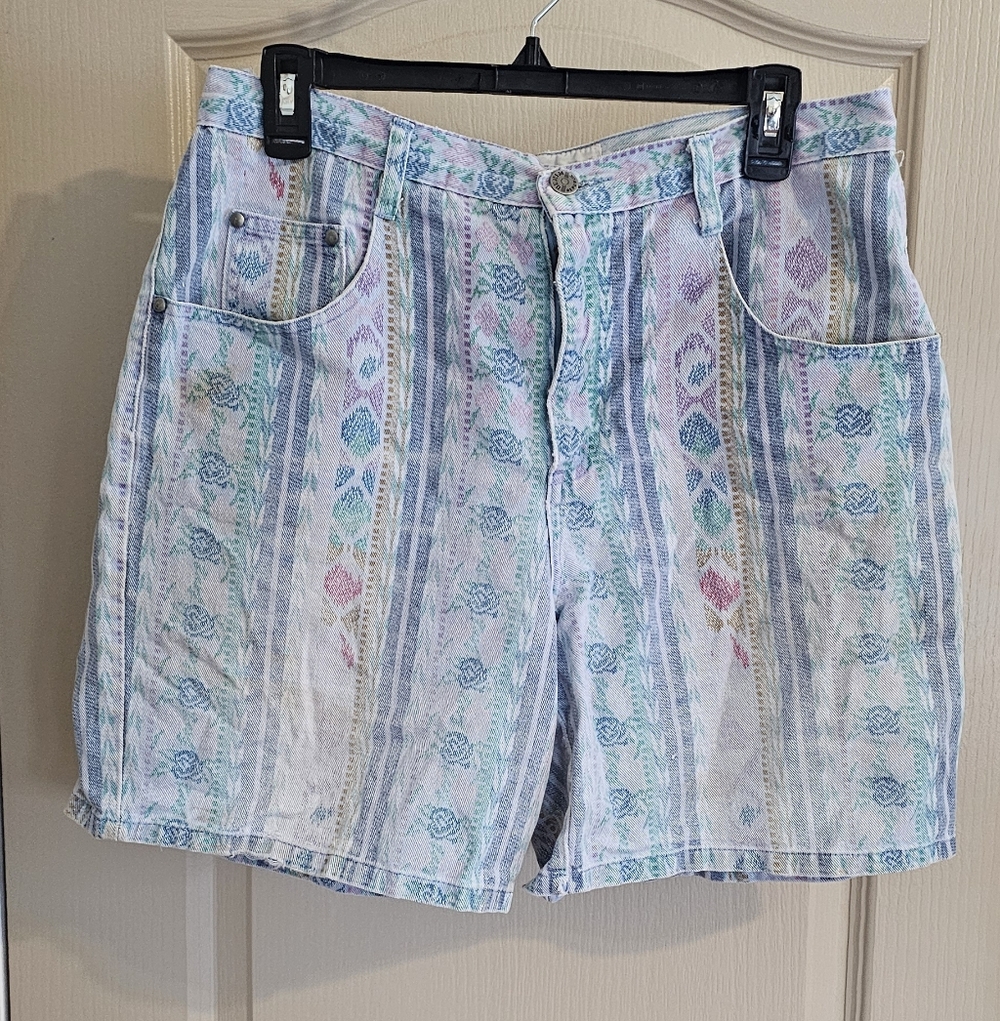 Vintage 90s Denim Republic Light Wash Aztec‎ Floral Boho High Waisted Shorts